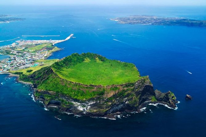 10day Small Group Discover Korea Tour : History, Food and Culture - Busan Coastal Culture: Gamcheon stairs, fish markets, and Haedong Yonggungsa