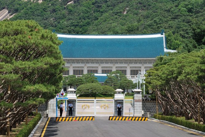 4 Hours Private tour with top attractions in Seoul - Blue House Pass-By: A Quick Stop With Big Context