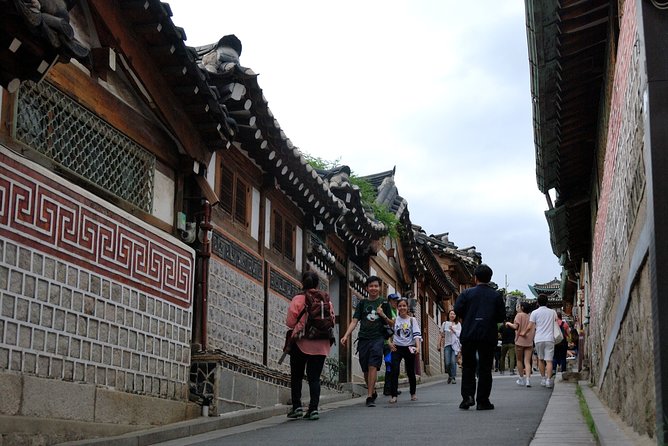 8 Hours Private tour with top attractions in Seoul - Myeongdong shopping street to close the loop