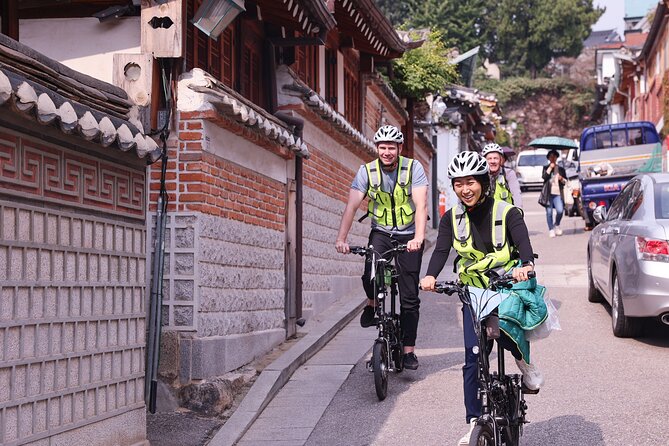 Afternoon E-bike tour and "Happy Hour" food and drinks - Meeting point and the 20 to 30 minute arrival rule