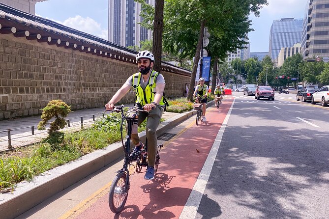 Afternoon E-bike tour and "Happy Hour" food and drinks - Bike fitting and safety brief: short, practical, and worth it