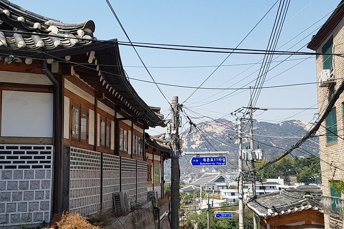 Best Walking Tour to Gyeongbok Palace Bukchon Hanok Village - From Taepyeongno to Gwanghwamun, get your bearings fast