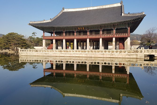 Best Walking Tour to Gyeongbok Palace Bukchon Hanok Village - National Folk Museum of Korea: turning artifacts into a story