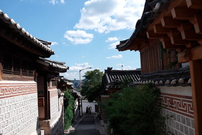 Best Walking Tour to Gyeongbok Palace Bukchon Hanok Village - Gyeongbokgung Palace: the changing of the guard and more than photos