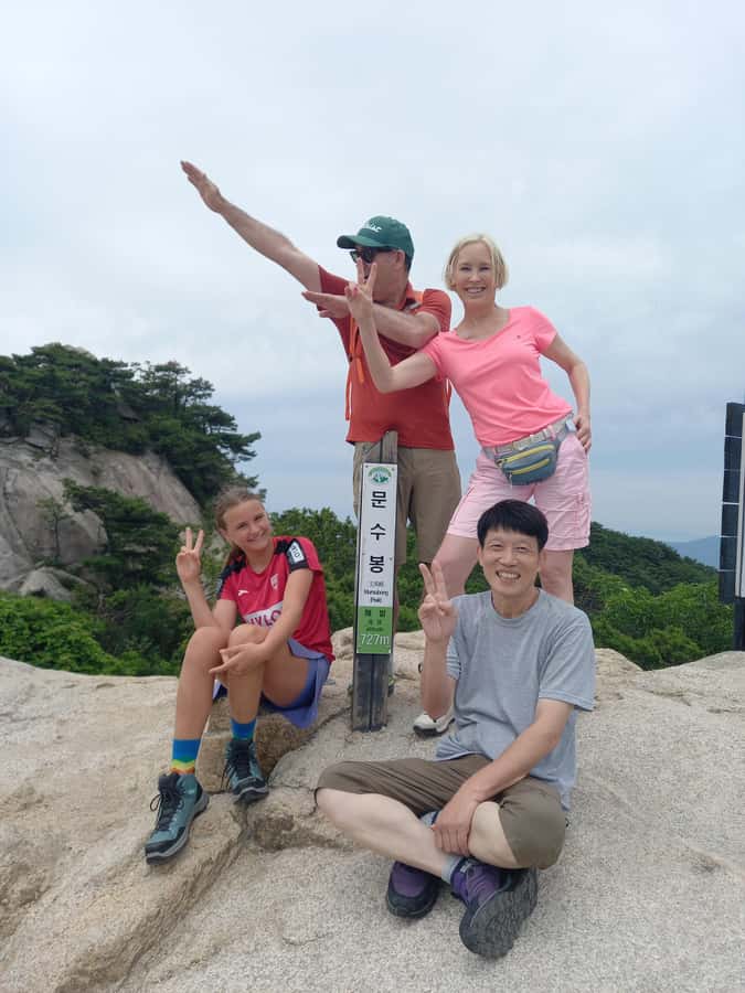 Bukhansan mountain hiking tour - 6 hours - The trail from the Gugi office toward Deanaemmun Gate