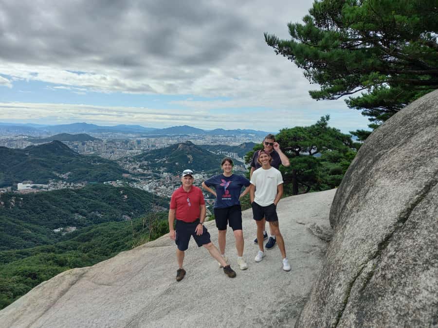 Bukhansan mountain hiking tour - 6 hours - Getting started at Gwanghwamun Square, then out to Gugi National Park