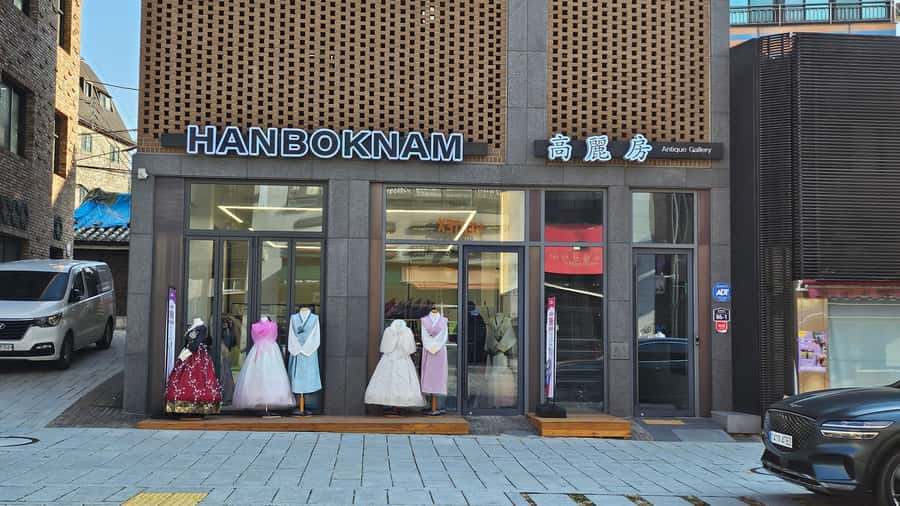 Changdeokgung Hanbok Experience at hanboknam - The free styling process, and how to get the most out of it