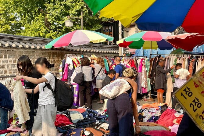 Contemporary & Retro Seoul Private Tour with Local Food Tasting - Dongmyo Flea Market: retro hunting with a guide’s help