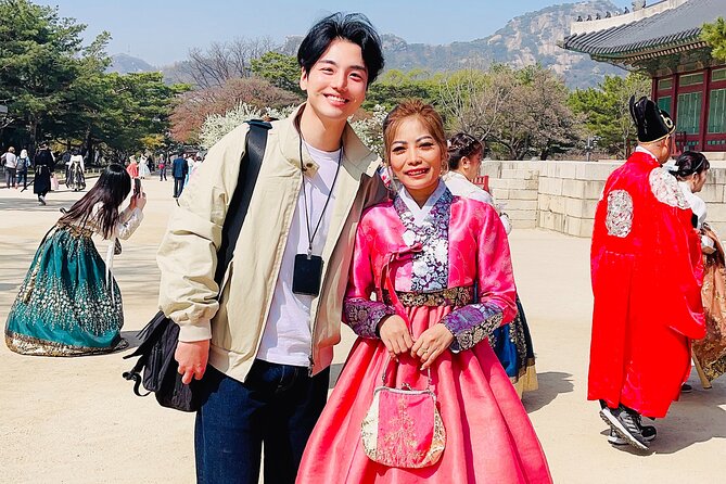 Customizable Seoul Private Tour Palaces Food and Markets - Hotel pickup, private van, and why comfort matters in Seoul