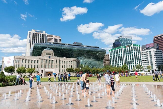 Discover Seoul: Local Life and History - Gwanghwamun Square: the statues tell you who mattered