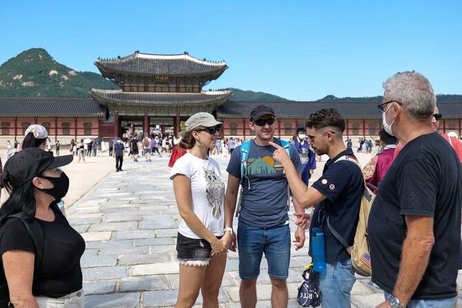 Discover Seoul: Local Life and History - Gyeongbokgung Palace: what to watch for during the guard change