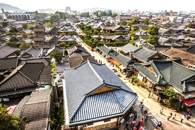 Discover Western Korea in 4days: All-Inclusive Experience - Day 2 in Jeonju Hanok Village: hanbok time, Joseon-era shrine details, temple tea