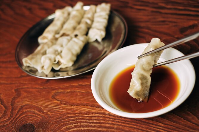 Downtown Seoul Guided Food & Market Tour with 8+ Local Tastings - How the route works: palace sights plus market eating