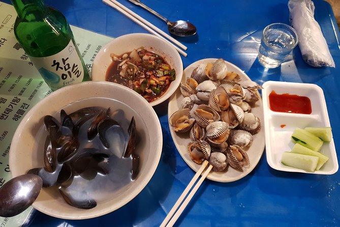 Drinking and Eating through the Alleys of Seoul - Why Seoul Alleys Work Better Than Food Courts