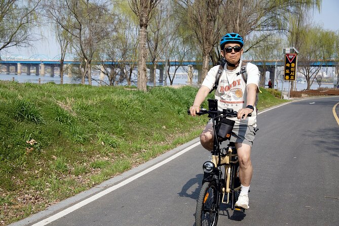 ENKO Electric Bike Ride on The Han River Bike Path in Seoul - The start: from Gwangheungchang to the river edge in minutes