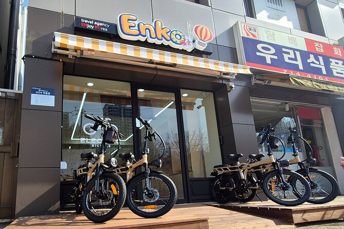 ENKO Electric Bike Ride on The Han River Bike Path in Seoul - Luggage storage and changing rooms: the underappreciated win