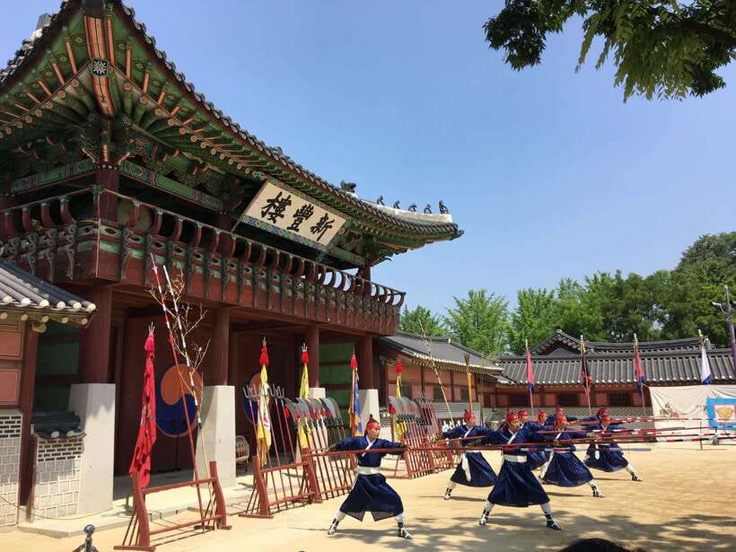 From Seoul: Starfield Library, Hwaseong, Gwangmyeong Cave - Starfield Library Suwon: photo friendly, fast moving, surprisingly fun