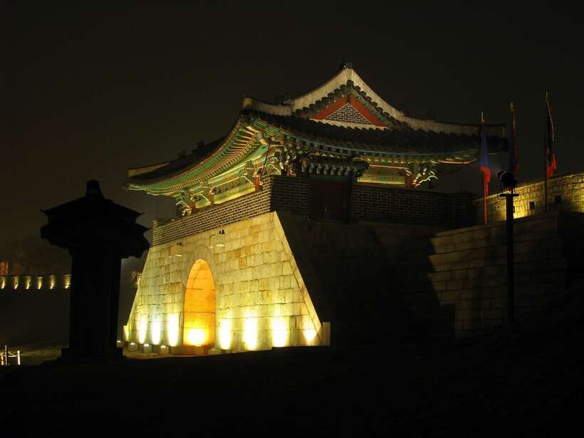 From Seoul: Suwon Hwaseong Fortress Night Tour - Guide quality is the real multiplier
