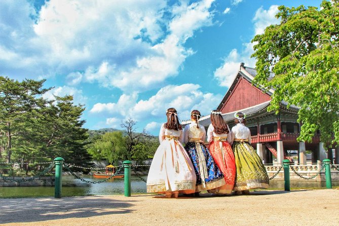 Full-day Customizable Private Seoul Highlight Tour - Stop 1: The Blue House for a quick look at Korea’s political center