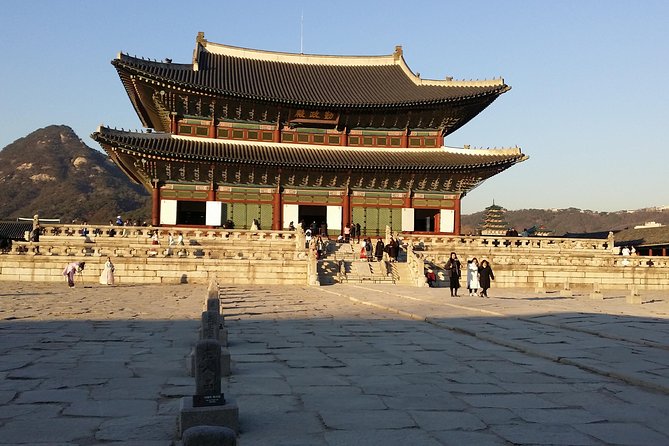 Full Day- Essential Seoul City Tour & Gourmet Tour(including Lunch and Dinner) - Kyung-In Museum of Fine Art and the traditional tea garden pause