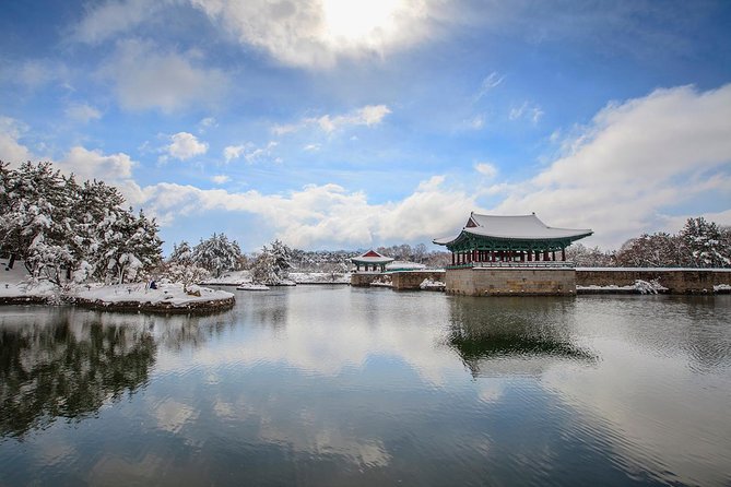 Full day Private Gyeongju UNESCO Heritage Tour : a glimpse into Silla - Cheomseongdae Observatory and Gyeongju Gyochon Hanok Village
