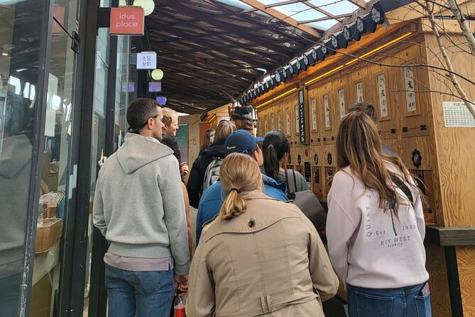 Gwangjang market Netflix Food Walking Tour with Insadong - Weather, comfort, and snack-day logistics
