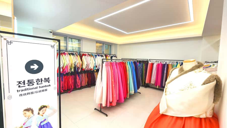 Gyeongbokgung Hanbok Experience at hanboknam - Choosing your hanbok: Basic, themed, or premium