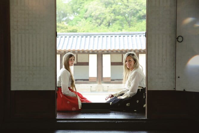 Gyeongbokgung Hanbok Photoshoot - Gyeongbokgung Palace photo-walk: what makes the setting work