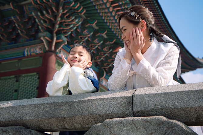 Gyeongbokgung palace family/group private photoshoot - Palace Photo Spots That Give You Real Variety