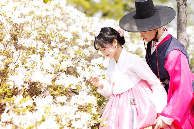 Gyeongbokgung Palace Hanbok Rental Experience in Seoul - The Reality Check: Crowds, Cleanliness, and Overbooking