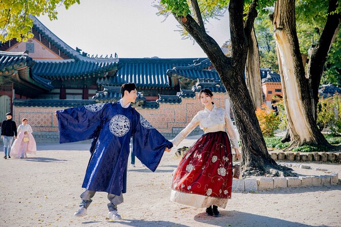 Gyeongbokgung palace,seoul with gigibebe hanbok rental - Group size and comfort: how busy it can feel