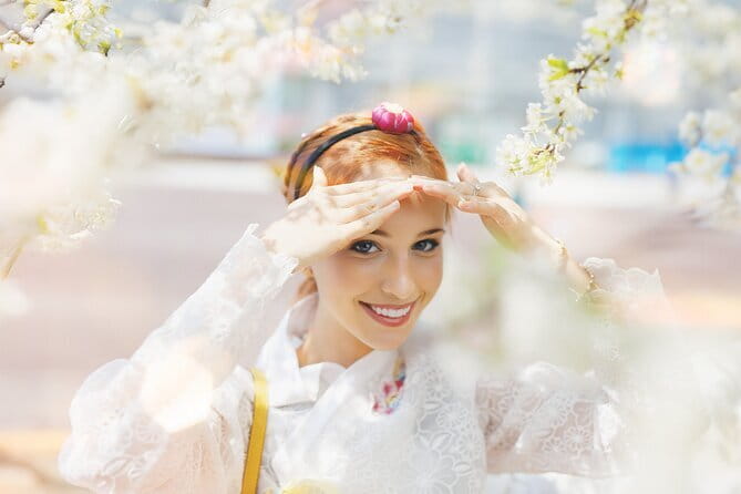 Hanbok Photoshoot and History Tour at Gyeongbokgung Palace - Stop 4: Gyeonghoeru Pavilion, Pond Views and Calm Photo Energy