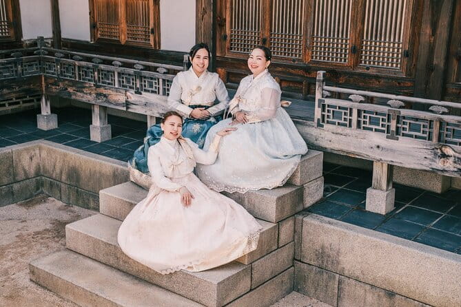 Hanbok Photoshoot and History Tour at Gyeongbokgung Palace - The Photographer Output: Over 100 Edited Photos