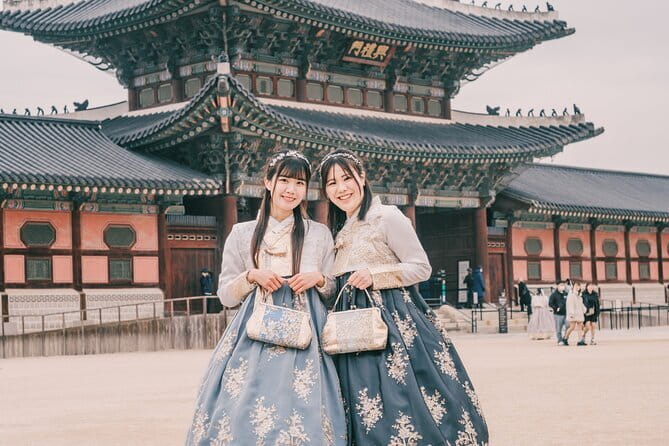 Hanbok Photoshoot and History Tour at Gyeongbokgung Palace - Stop 1: Hanbok Rental Store, Dressing, and Hairstyling