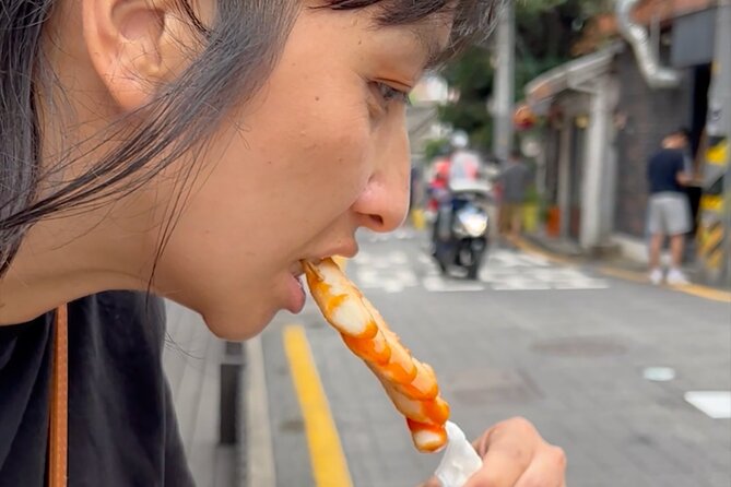 Hidden Street Food food tour in Seoul - Meeting point and getting around without stress
