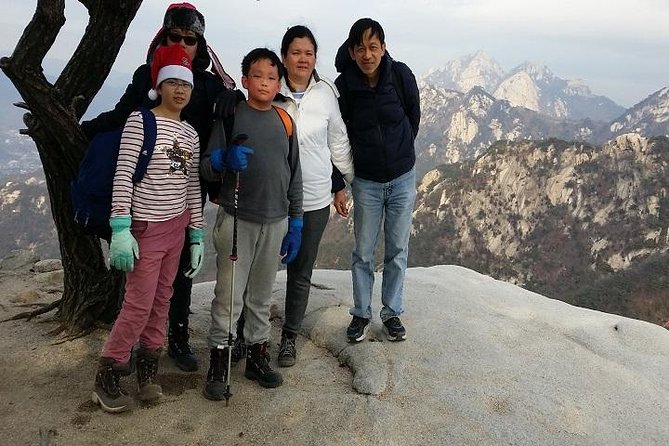 Hike and Explore the Wonder of Bukhansan National Park with hiking professional(including Lunch) - Lunch on the trail: what is included and how to make it work for you