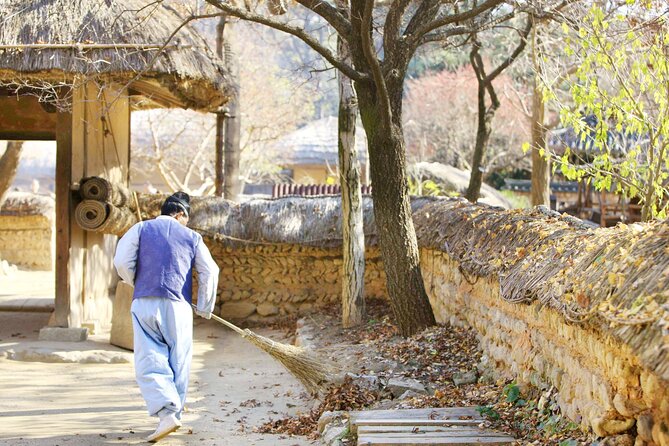 Hwadam Botanic Garden and Namhansanseong and Folk Village Trip - The guide factor: what good interpretation changes