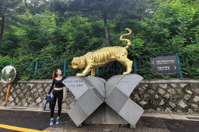 Inwangsan hike & historical sites - Walking up Inwangsan with Hanyangdoseong Fortress along the way