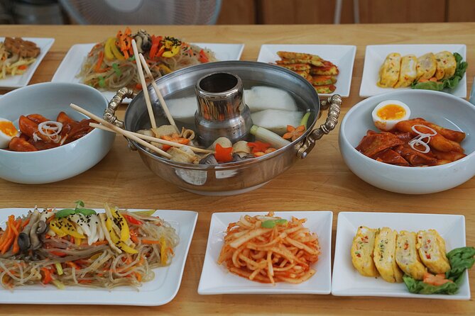 K-food cooking Japchae Mandu Tteokbokki & Fishcake - Indoor market tour: 4 floors of supermarket browsing across the street
