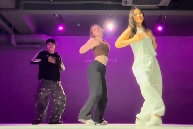 K-pop Dance Class for Beginners and Video Shoot at HiKR Ground - Warm-up and K-pop choreography with Julie