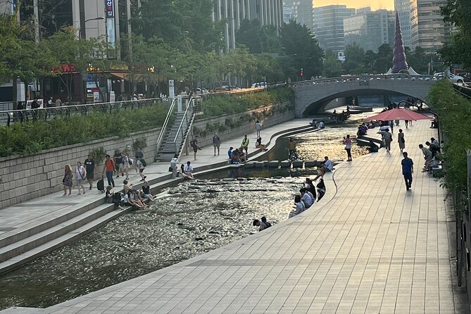 [KoreaByLocal] Authentic Seoul Night Walk and Chicken & Beer - Starting point and the 6:00 pm timing that makes sense