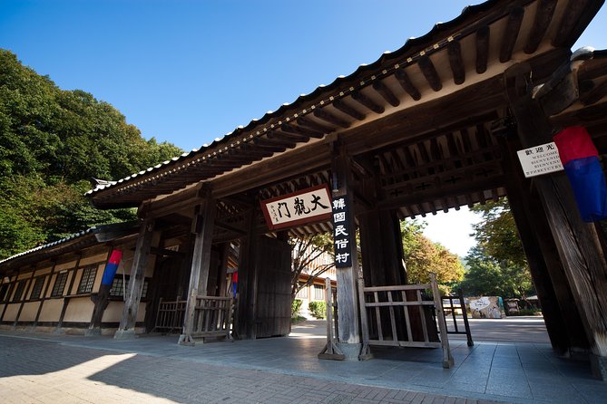 Korean Folk Village and Suwon Hwaseong Fortress Day Tour(EG Tour) - Nammun Market stop: free-entry wandering and practical snack strategy