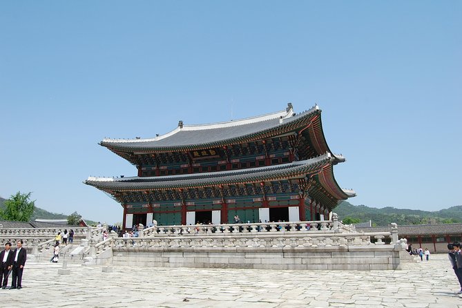 Korean Heritage Tour: Palaces and Villages of Seoul Including Gyeongbokgung Palace - Blue House pass-by: modern Seoul seen through a tourist lens