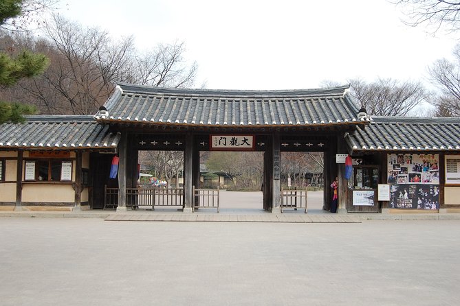 Korean Heritage Tour: Palaces and Villages of Seoul Including Gyeongbokgung Palace - Gyeongbokgung Palace: Joseon grandeur, restored after heavy damage