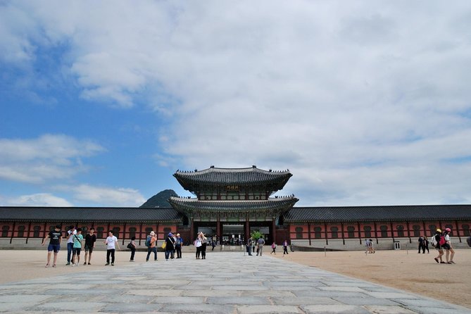 Korean Palace and Market Tour in Seoul Including Insadong and Gyeongbokgung Palace - Changdeokgung Palace and Huwon Rear Garden: the softer side of royal Seoul