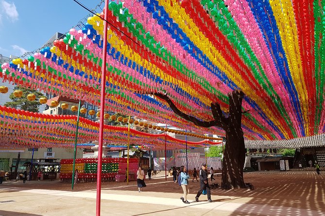 Korean Palace and Temple Tour in Seoul: Gyeongbokgung Palace and Jogyesa Temple - Gyeongbokgung Palace: Korea’s most grand Joseon stage