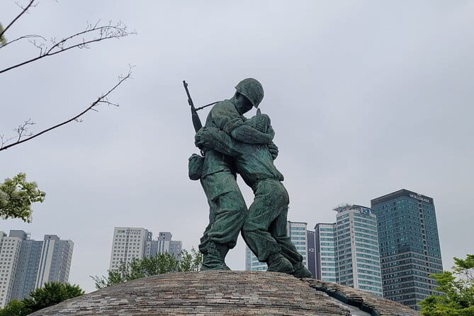 Korean War Memorial Private Guided Tour - Korean War Room I to III: what your guide will help you notice