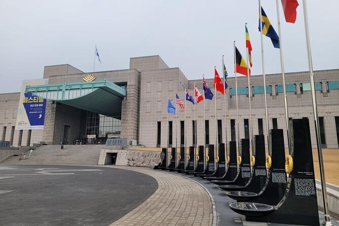 Korean War Memorial Private Guided Tour - From liberation to armistice, a timeline built into the exhibition