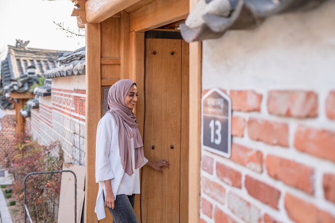Layover Tour from Incheon Airport to Seoul with a Tour Specialist - Bukchon Hanok Village: Traditional Houses With a Modern Edge