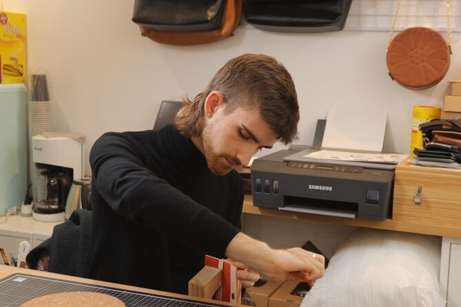 Leather Products Workshop in Seoul - A Quiet Leather Workshop Moment in the Middle of Seoul
